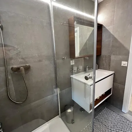 Valere Ii - De 3,5 Pieces De Standing * ロイカーバード